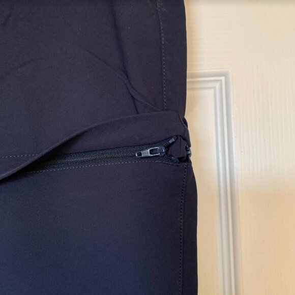 The North Face Women's Paramount Active Convertible Mid-Rise Pant, Navy, Size 6 - Picture 6 of 7